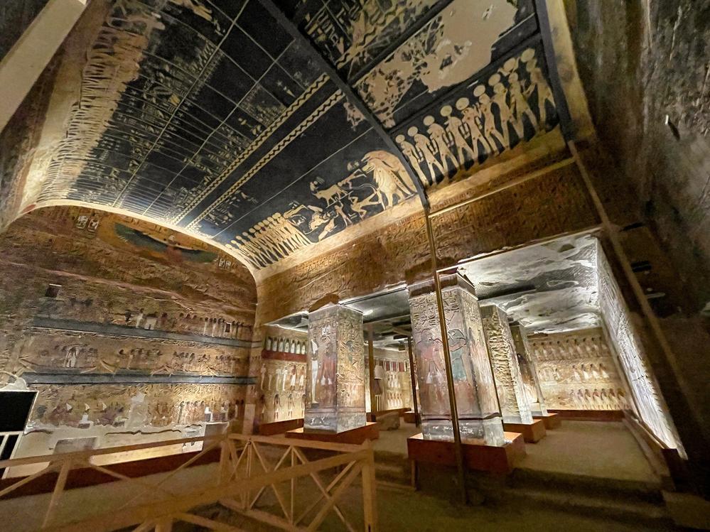 Geisen_The Ancient Egyptian Afterlife_Burial Chamber of Seti I with afterlife books