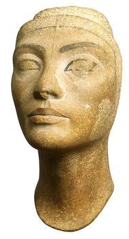 Nefertiti_Amarna_CEM JE59286.jpg