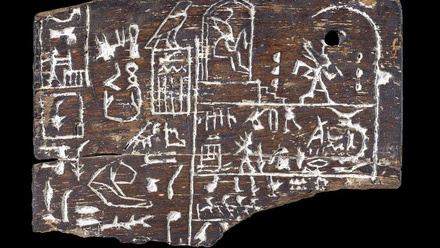 25 08 30_Geisen_Experiencing Ancient Egyptian Writing_EA 32650 Label of Den
